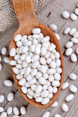 tahta kaşıkla Dermason Fasulye