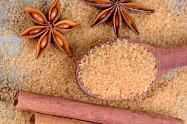 Tarçın anason yıldızlı ve bej şeker ile 