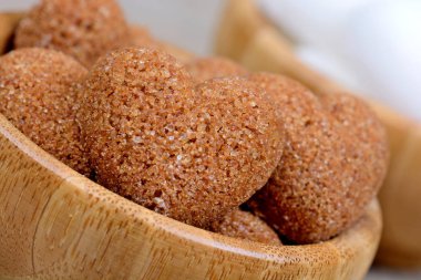 Şeker kalpler ile bambu kase