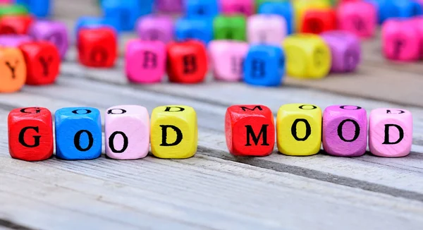 İyi ruh hali kelime masa üstünde