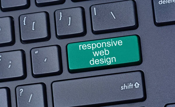 Responsiv webbdesign på datorns tangentbord — Stockfoto