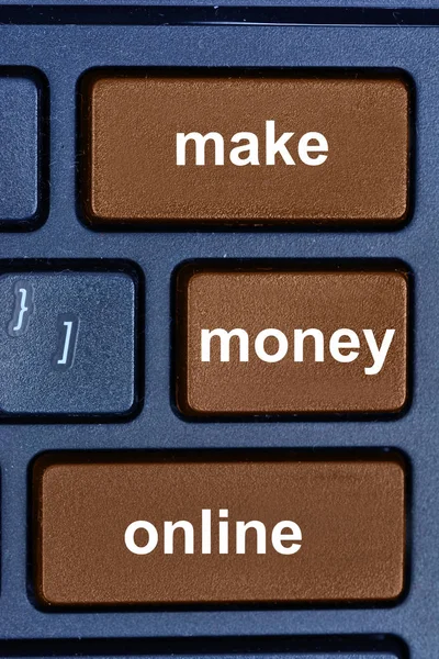 Κάνει χρήματα σε απευθείας σύνδεση λέξεων στο πληκτρολόγιο του υπολογιστή — Φωτογραφία Αρχείου