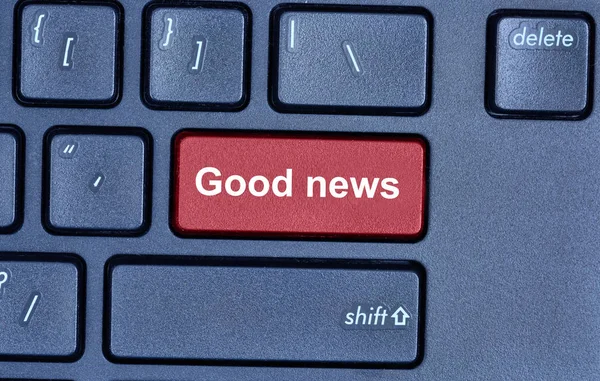 Dobrą wiadomością słowa na klawiaturze komputera — Zdjęcie stockowe