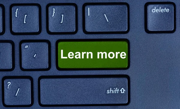 Aprender más palabras en el botón del teclado del ordenador —  Fotos de Stock