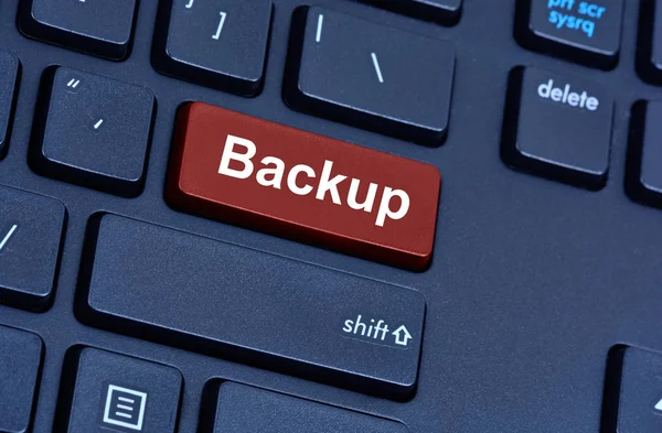 Backup-Wort auf der Tastatur des Computers — Stockfoto