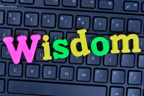 Wisdom word on computer keyboard — Stock Photo, Image