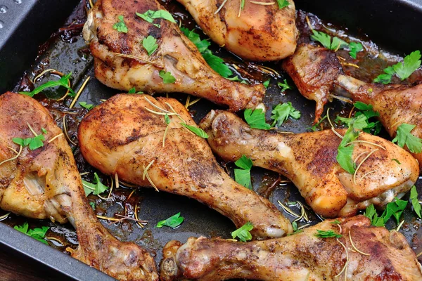Chicken legs in pan on table — Stock Photo, Image
