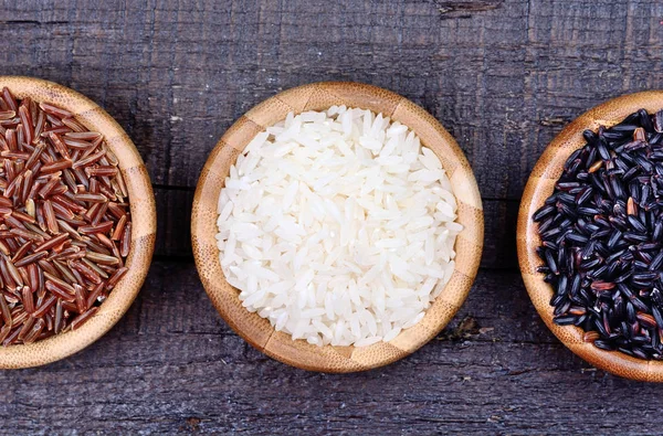 Misky s různými druhy rýže — Stock fotografie