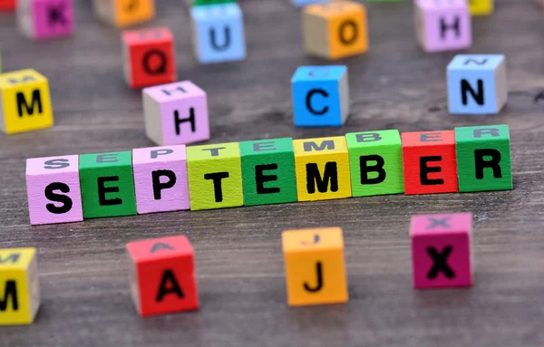 Kata September di atas meja — Stok Foto