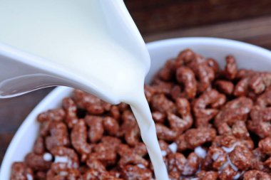 Hububat dökülen süt ile Kahvaltı