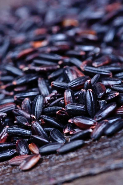Black rice on table — Free Stock Photo