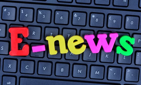 E-news word on computer keyboard — Stock Photo, Image