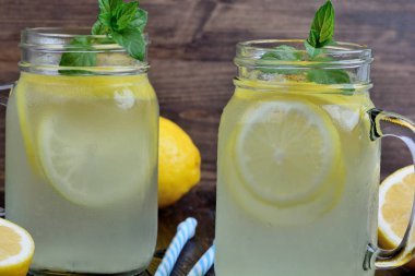 Mason kavanoz taze limonata