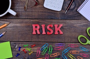 Tablo üzerinde kelime Risk