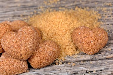 Şeker kalpler kristal şeker masada