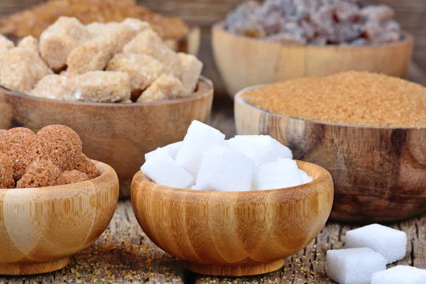 Cuencos con varios tipos de azúcar — Foto de Stock
