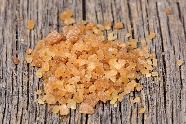 Kristal bej şeker masada