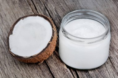 Hindistan cevizi yağı masada Züccaciye Mağazaları