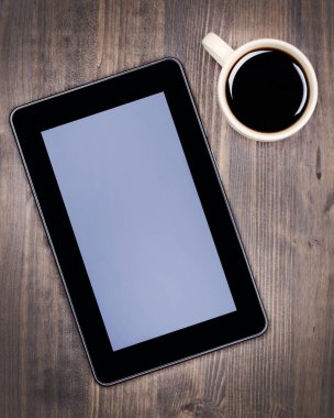 Dijital tablet pc ve kahve Kupası 