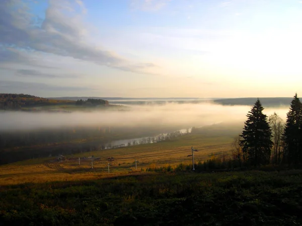 Beau Fond Paysage Brouillard Sur Rivière Les Champs — Photo