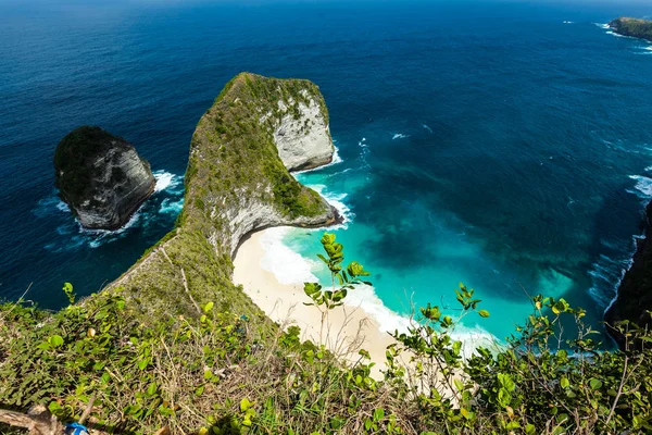 Bali, Endonezya - 12 Mayıs 2018: Nu 'da turkuaz mavi okyanus suyu