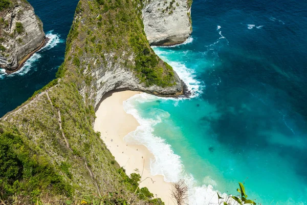 Bali, Endonezya - 12 Mayıs 2018: Kelingking plajında İHA görüntüsü