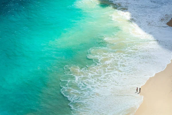 Bali, Endonezya - 12 Mayıs 2018: Kelingkin 'de fotoğraf çeken insanlar