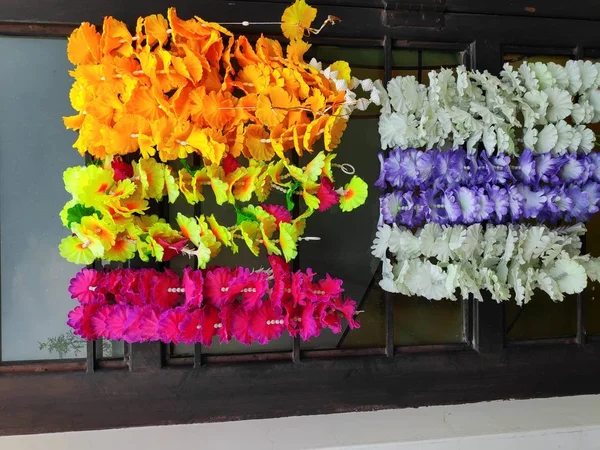 Colourful Plastic Flower Garland — Stock Photo, Image