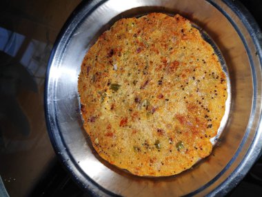 Handvo, Gujarat veya Gujarati keki kaynaklı bir sebze keki. seçici odak