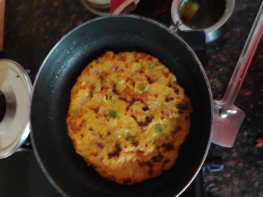 Handvo, Gujarat veya Gujarati keki kaynaklı bir sebze keki. seçici odak