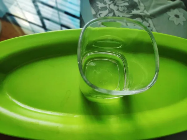 Bicchiere Acqua Vassoio Verde — Foto Stock