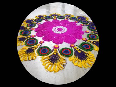 Rangoli- Hint geleneksel güç çizimi. Hindu Diwali Festivali için Renkli Çiçek desenli Tasarım.