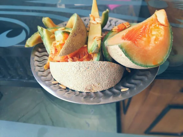Cantaloupe Melone Oder Moschusmelone Einem Stahlteller — Stockfoto