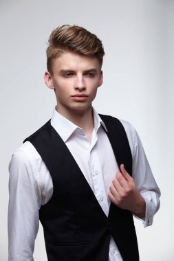 genç yakışıklı işadamı