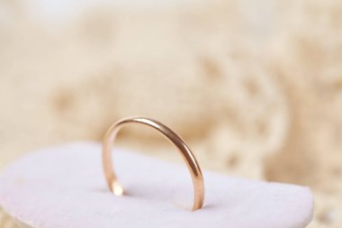 altın yüzük kutusu