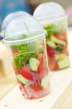 bardak paket servisi olan restoran salata