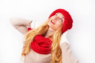 Güzel, gülümseyen kadın 