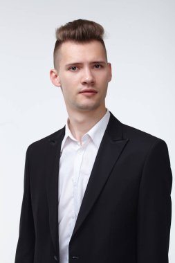 genç yakışıklı işadamı