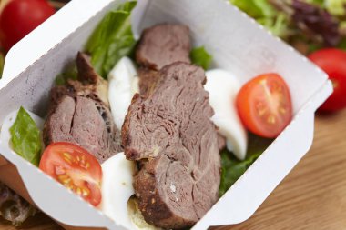 et ve sebze otlar haşlanmış yumurta,