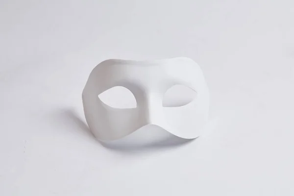 Weiße venezianische Maske — Stockfoto