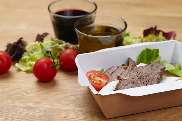 et ve sebze otlar haşlanmış yumurta,