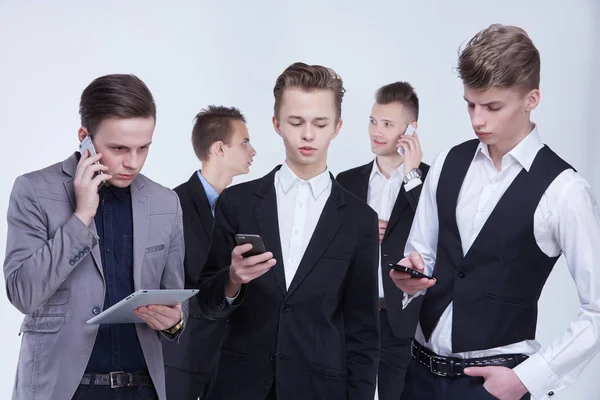 Jóvenes empresarios en la reunión — Foto de Stock