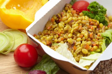 sağlıklı beslenme arpa ve sebze 