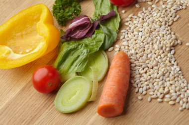 sağlıklı taze çiğ sebze yemek 