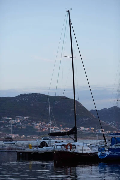 Montañas barcos de mar — Foto de Stock