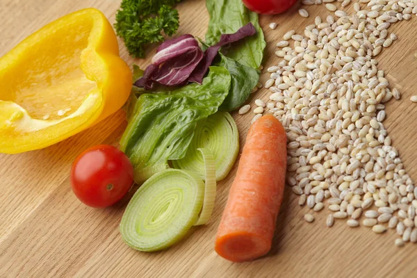 sağlıklı taze çiğ sebze yemek 