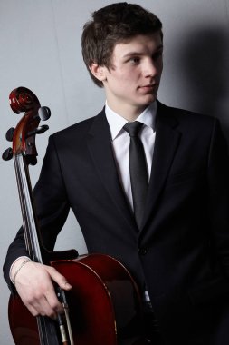 Çello closeup oynarken