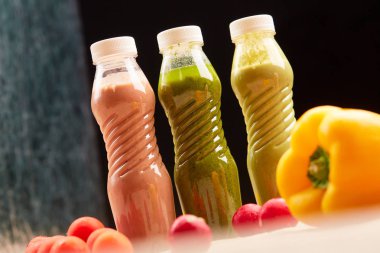 şişe suları ve sebze smoothies