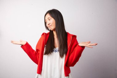 Kadın çaresiz jest