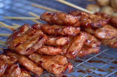 Sosis piyasada satılmaktadır 